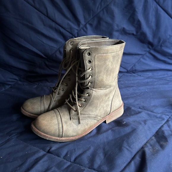 Women's Lace Up Boots - Brown - Picture 1 of 3